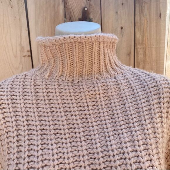 H&M soft pink beige chunky knit sweater size small - Picture 3 of 7